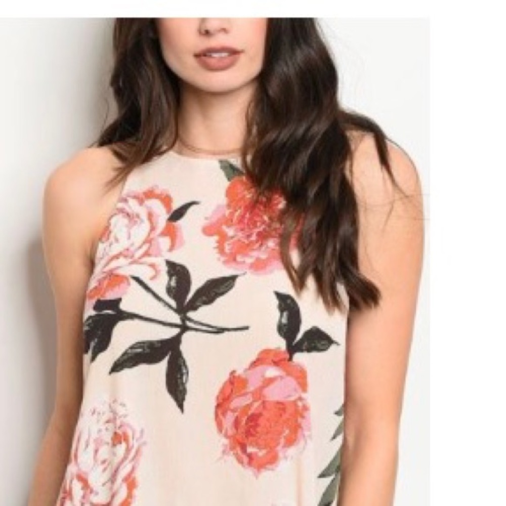 Sleeveless Floral Top Features a Rounded Neckline - Picture 3 of 5